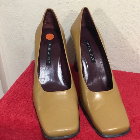 Nine West 9M tan Leather Square Toe High Heel Pump - Picture 7 of 8